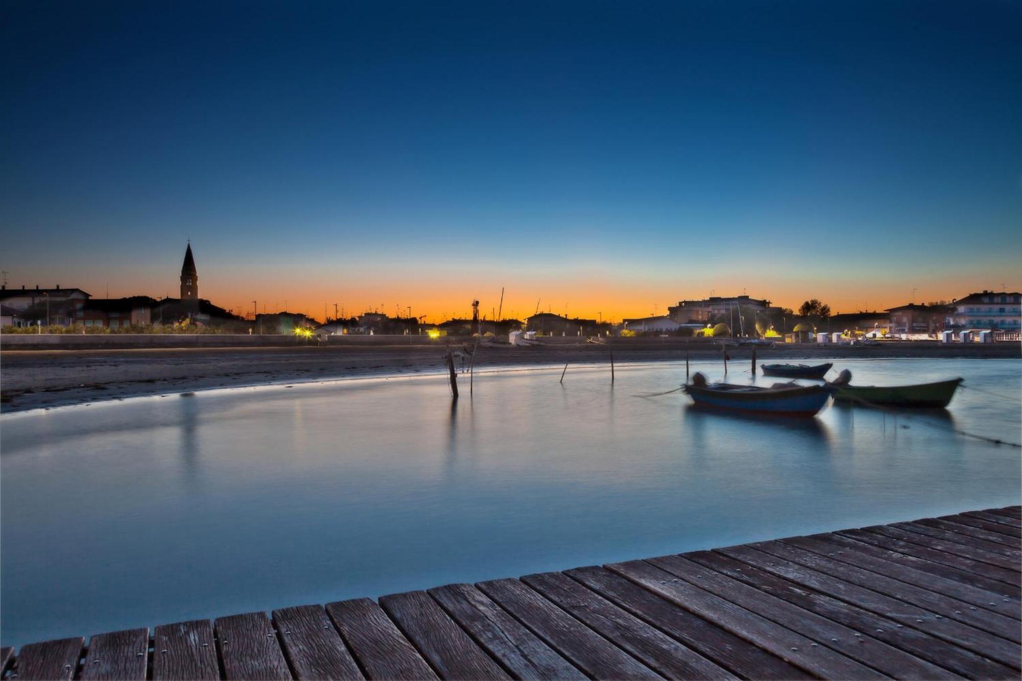 Ferrari Apartments Ponente Caorle Exteriör bild